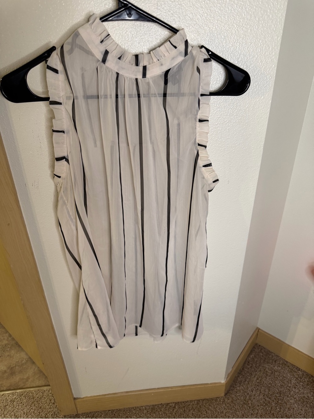 Who What Wear White Sleeveless Striped Ruffle-Neck Camisole